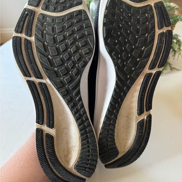 Women’s Nike Tennis shoes - Picture 4 of 5